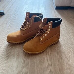 Timberland Tan Boots with Nubuck Leather and Padded Collar